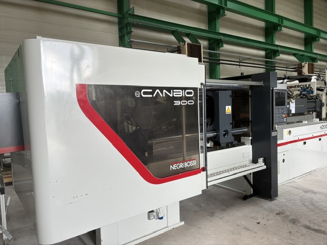 Presse à injecter NEGRI BOSSI 300T CANBIO H 2100 An 2014 (3)