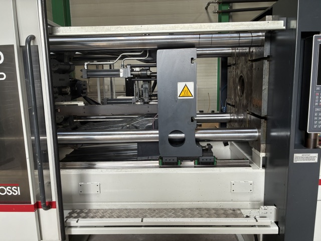 Presse à injecter NEGRI BOSSI 300T CANBIO H 2100 An 2014 (4)