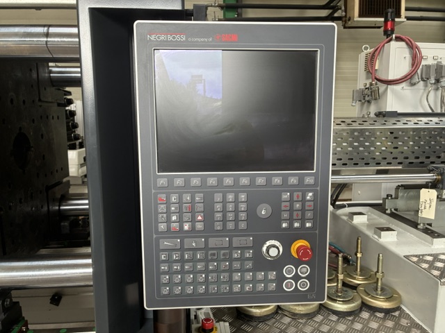 Presse à injecter NEGRI BOSSI 300T CANBIO H 2100 An 2014 (5)