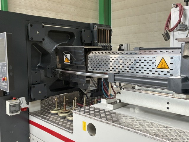 Presse à injecter NEGRI BOSSI 300T CANBIO H 2100 An 2014 (7)